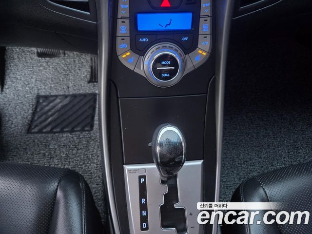 Hyundai AVANTE 2013 — photo 15