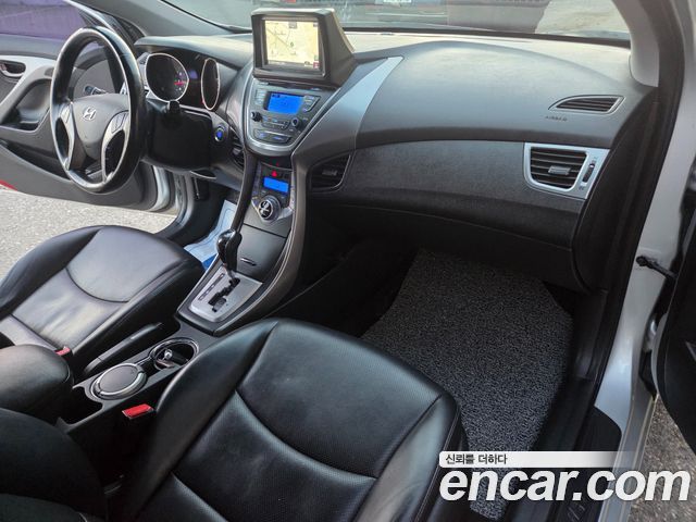 Hyundai AVANTE 2013 — photo 18