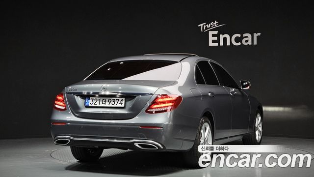Mercedes-Benz E-Class 2017 — photo 2