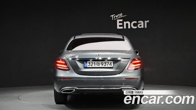 Mercedes-Benz E-Class 2017 — photo 4
