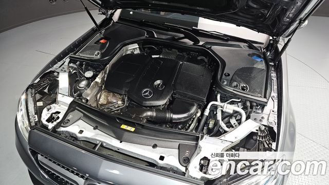 Mercedes-Benz E-Class 2017 — photo 6