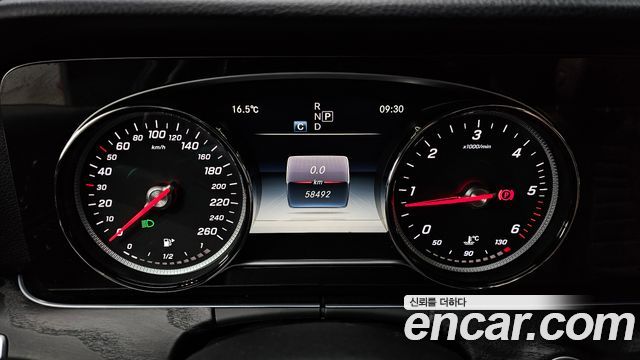 Mercedes-Benz E-Class 2017 — photo 8