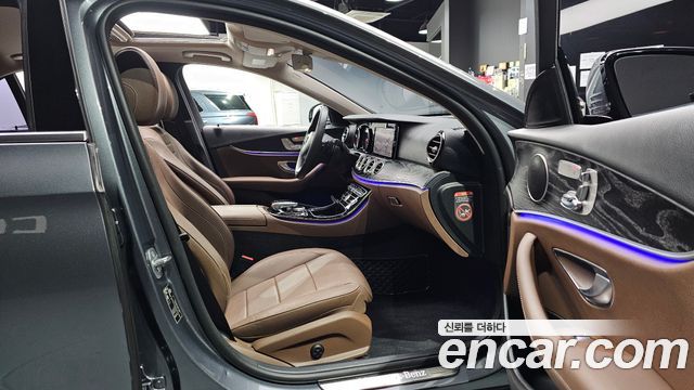 Mercedes-Benz E-Class 2017 — photo 10