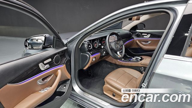 Mercedes-Benz E-Class 2017 — photo 11