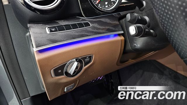 Mercedes-Benz E-Class 2017 — photo 12