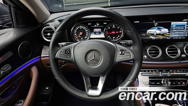 Mercedes-Benz E-Class 2017 — photo 14