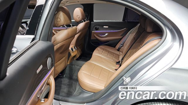 Mercedes-Benz E-Class 2017 — photo 18