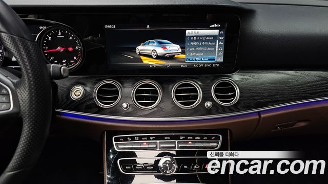 Mercedes-Benz E-Class 2017 — photo 19