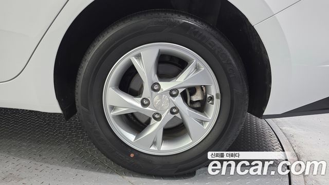 Hyundai AVANTE 2021 — photo 5
