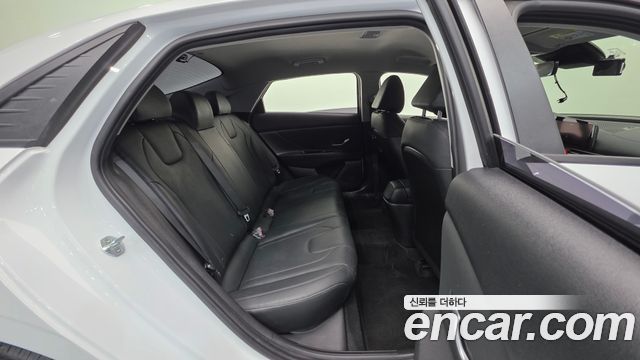 Hyundai AVANTE 2021 — photo 19