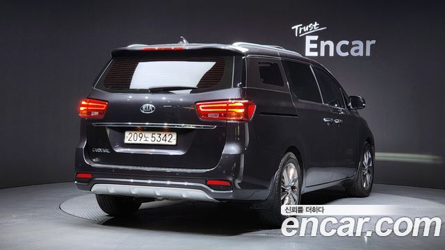 Kia Canival 2019 — photo 2
