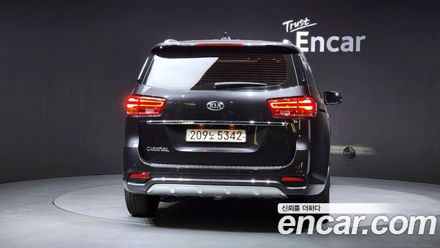 Kia Canival 2019 — photo 4