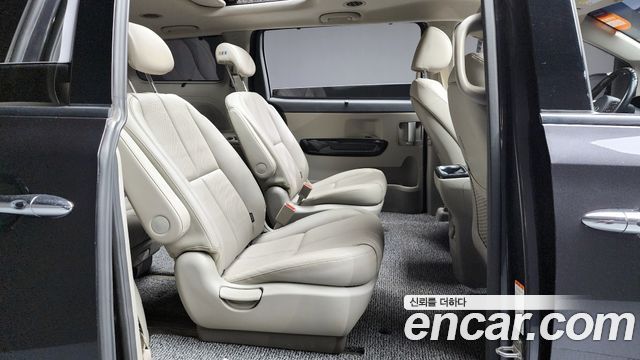 Kia Canival 2019 — photo 12