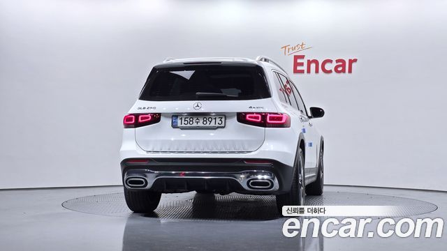 Mercedes-Benz GLB-Class 2021 — photo 4