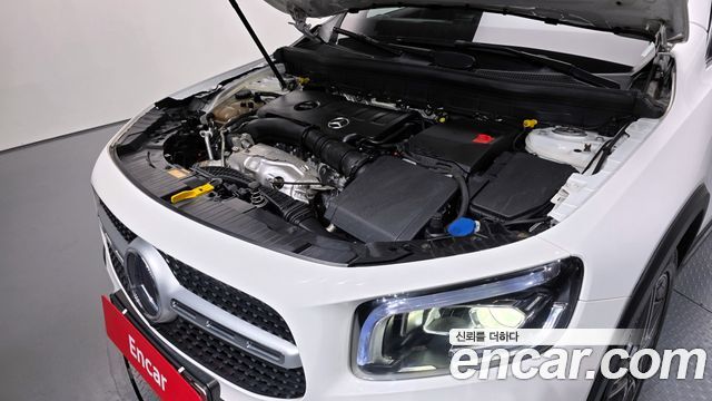 Mercedes-Benz GLB-Class 2021 — photo 6