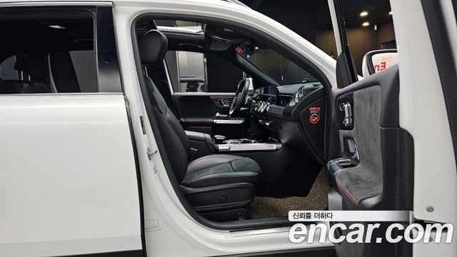 Mercedes-Benz GLB-Class 2021 — photo 11