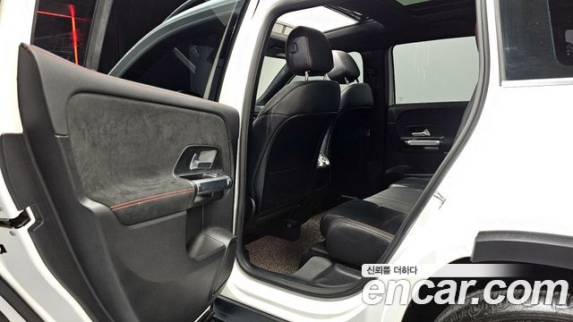 Mercedes-Benz GLB-Class 2021 — photo 12
