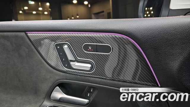 Mercedes-Benz GLB-Class 2021 — photo 17