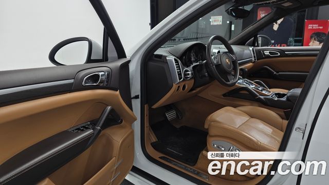 Porsche Cayenne 2013 — photo 10