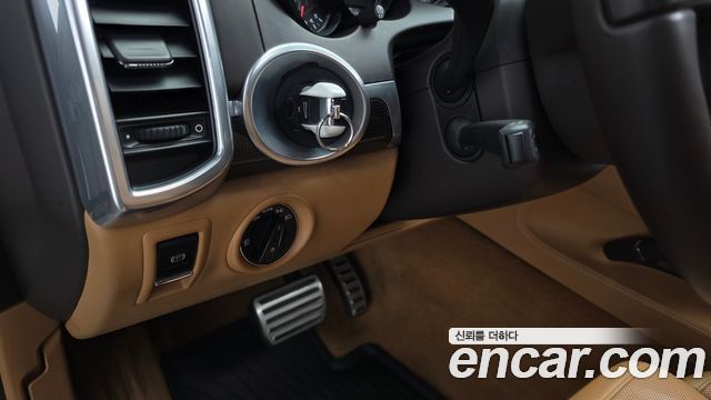 Porsche Cayenne 2013 — photo 14