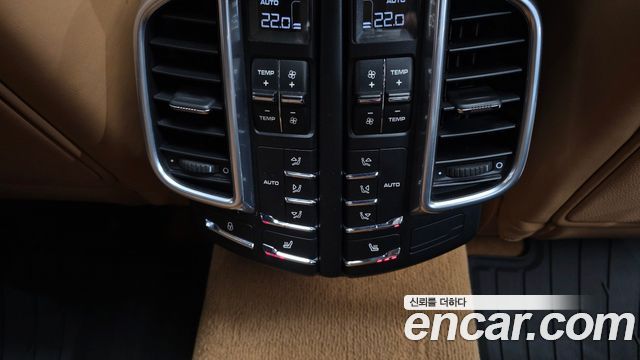 Porsche Cayenne 2013 — photo 18