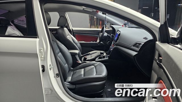 Hyundai AVANTE 2016 — photo 10