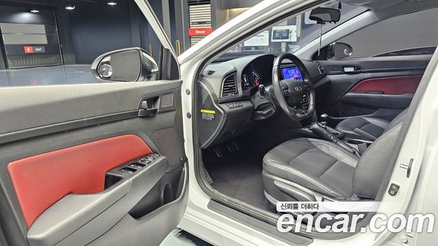 Hyundai AVANTE 2016 — photo 11