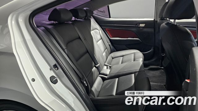 Hyundai AVANTE 2016 — photo 12