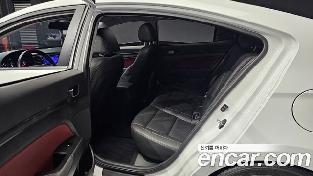 Hyundai AVANTE 2016 — photo 13