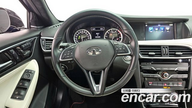 Infiniti Q30 2019 — photo 13