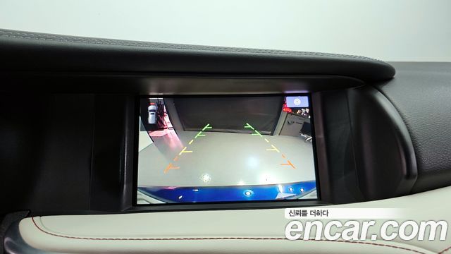 Infiniti Q30 2019 — photo 14