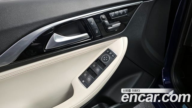 Infiniti Q30 2019 — photo 17