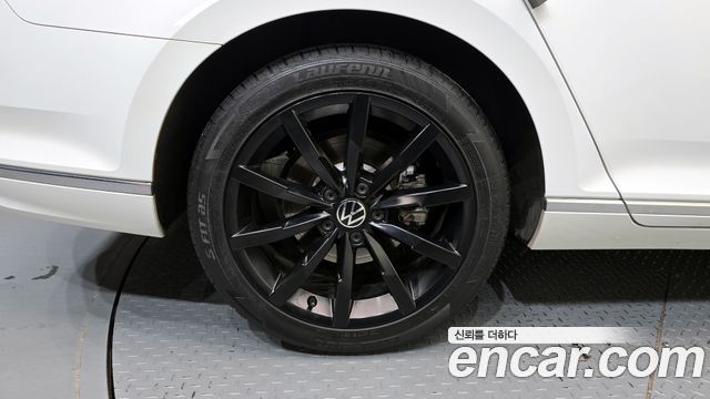 Volkswagen Passat 2021 — photo 5