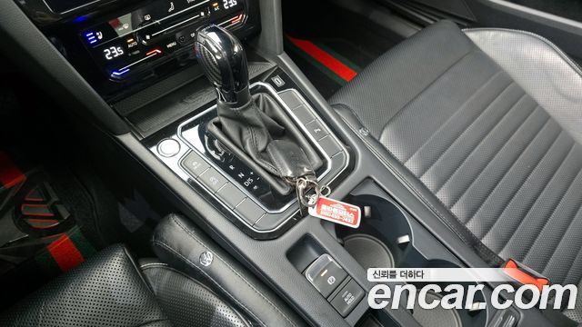 Volkswagen Passat 2021 — photo 9
