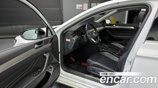Volkswagen Passat 2021 — photo 10