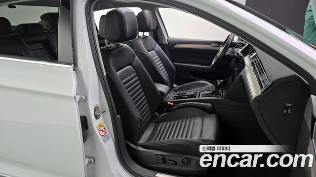 Volkswagen Passat 2021 — photo 12