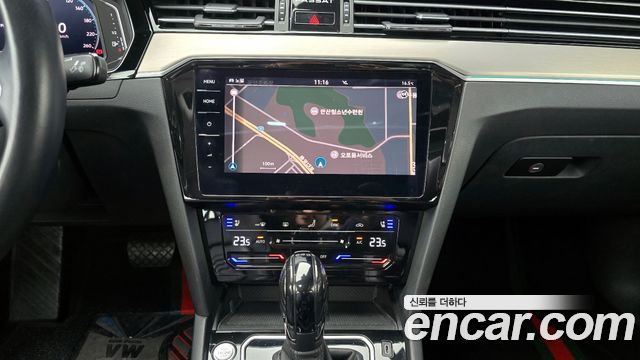 Volkswagen Passat 2021 — photo 17