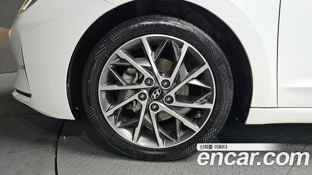 Hyundai AVANTE 2019 — photo 5