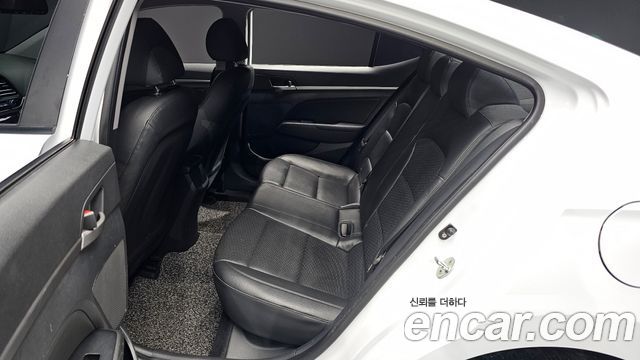 Hyundai AVANTE 2019 — photo 12
