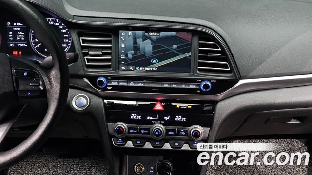 Hyundai AVANTE 2019 — photo 14