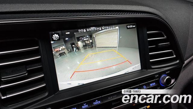 Hyundai AVANTE 2019 — photo 16
