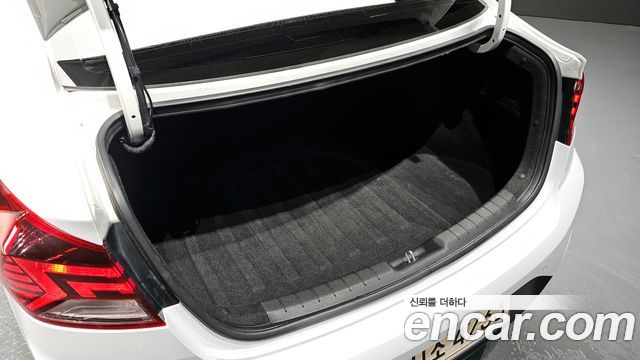 Hyundai AVANTE 2019 — photo 20