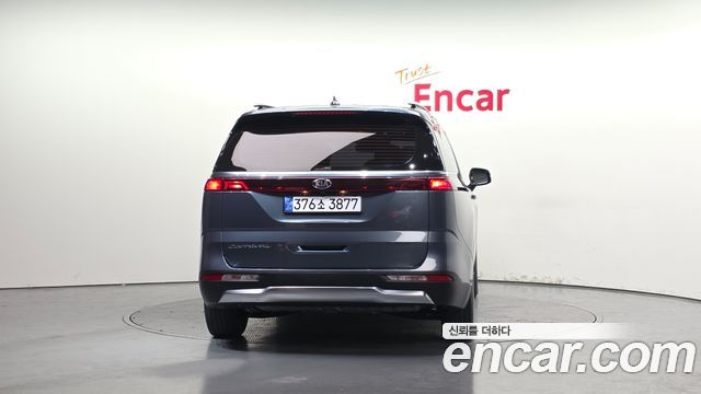Kia Canival 2021 — photo 4