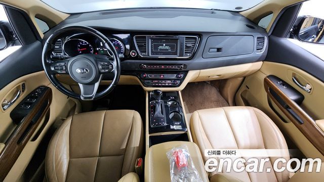 Kia Canival 2016 — photo 10