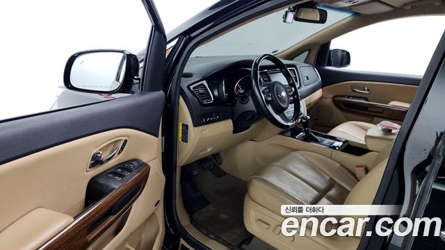 Kia Canival 2016 — photo 13