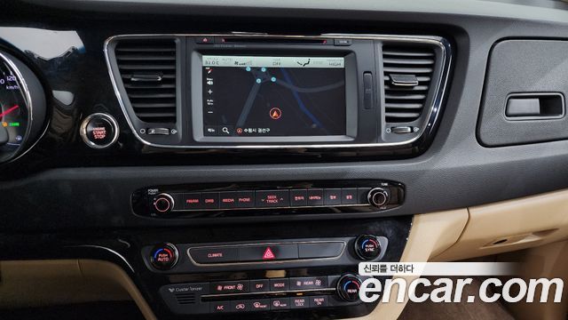 Kia Canival 2016 — photo 18