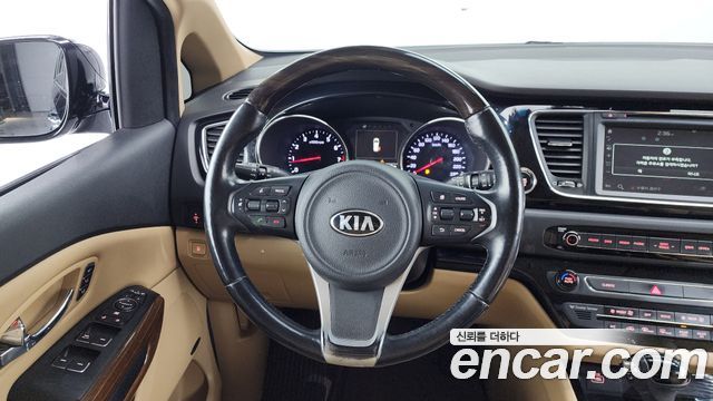 Kia Canival 2016 — photo 20