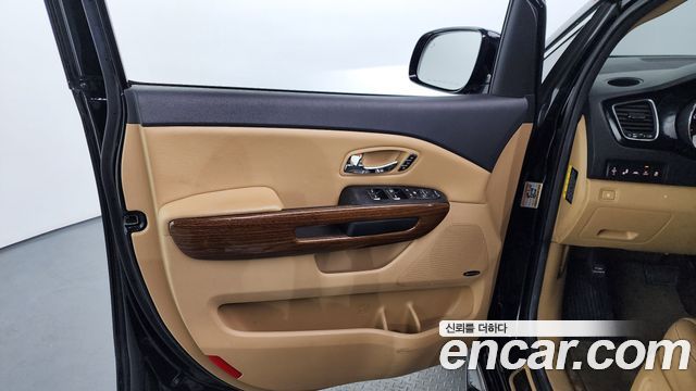 Kia Canival 2016 — photo 14
