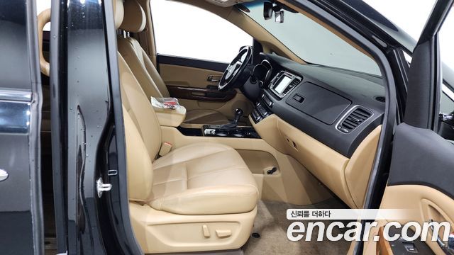 Kia Canival 2016 — photo 16