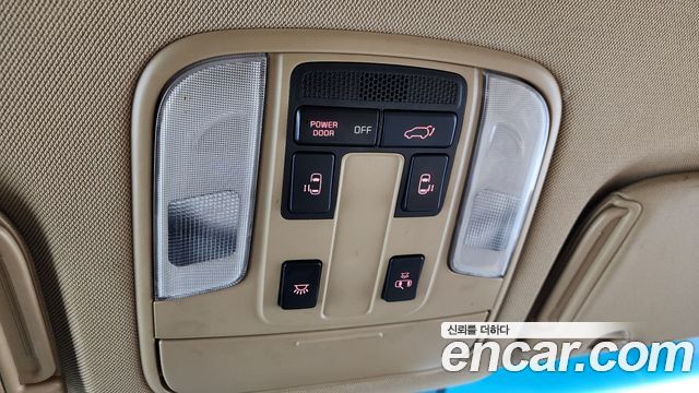 Kia Canival 2016 — photo 39